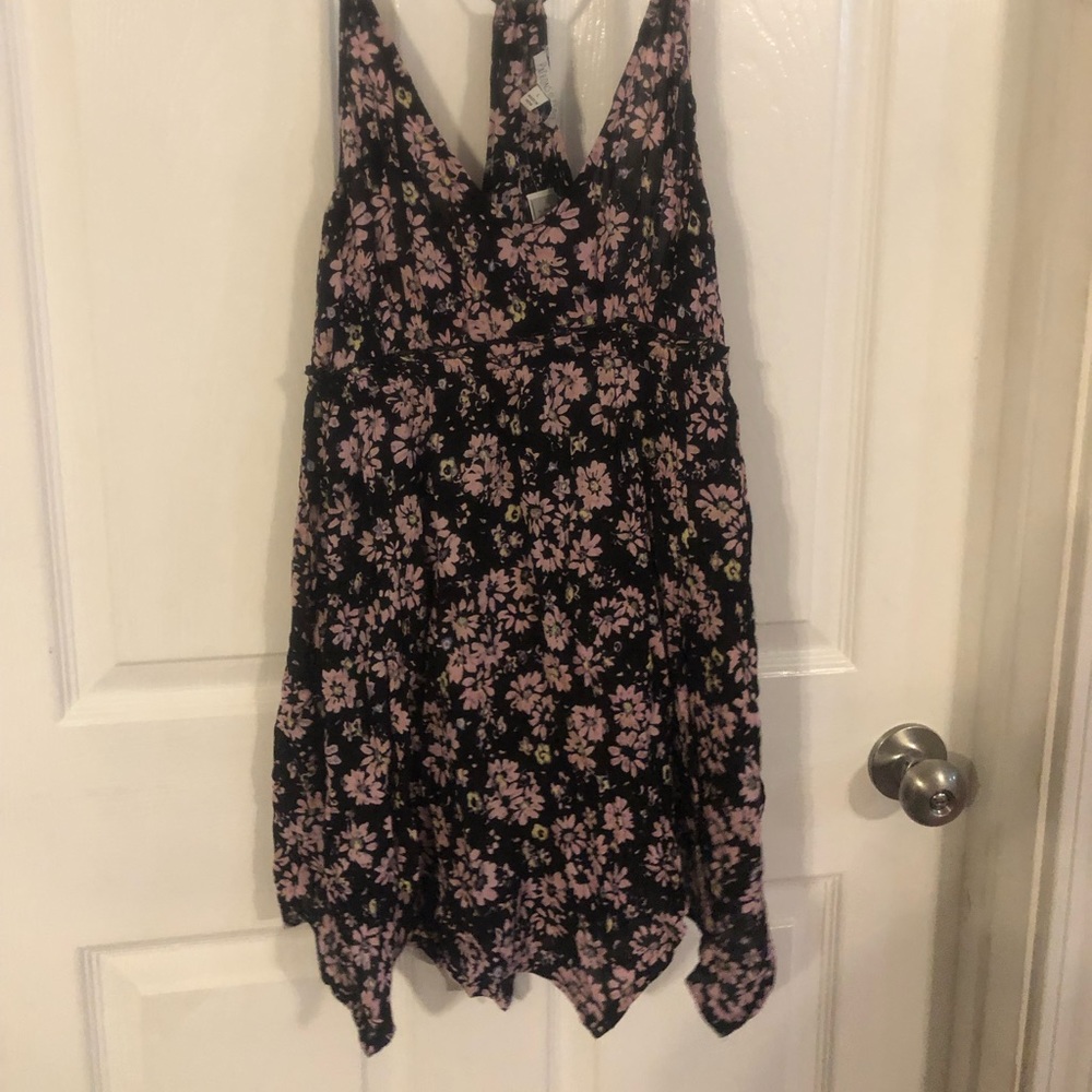 NWT Patrons of Peace Flowy Floral Tank Large